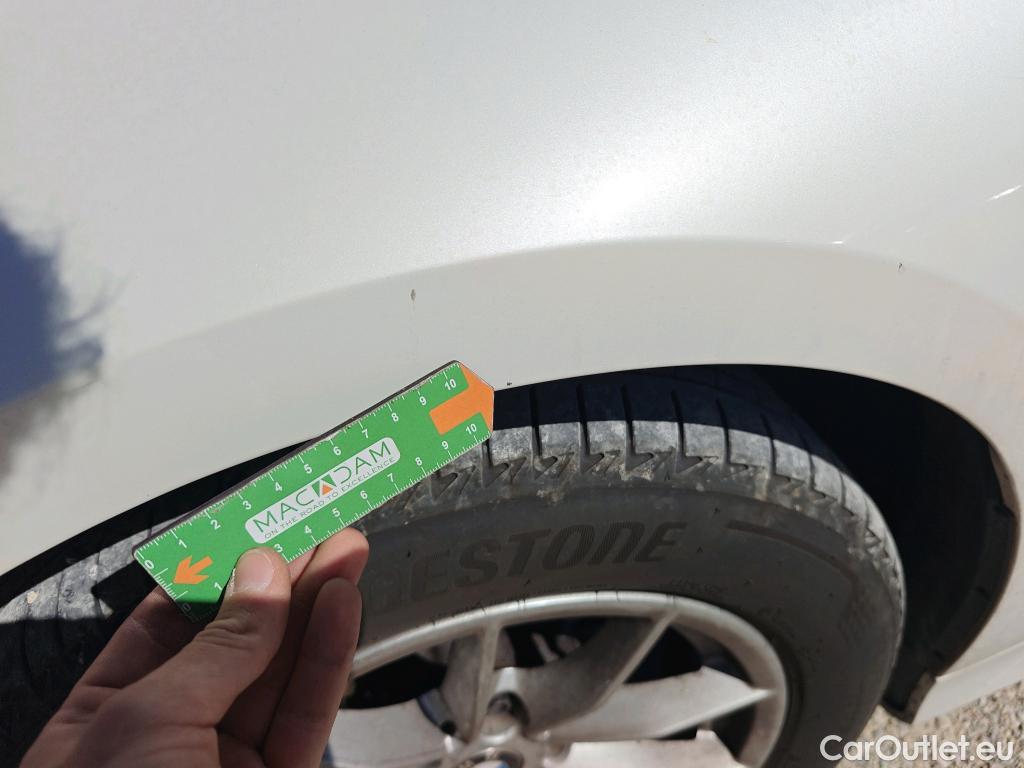  Bmw  Serie 3 BMW  / 2018 / 4P / sedán 320d Auto. #32