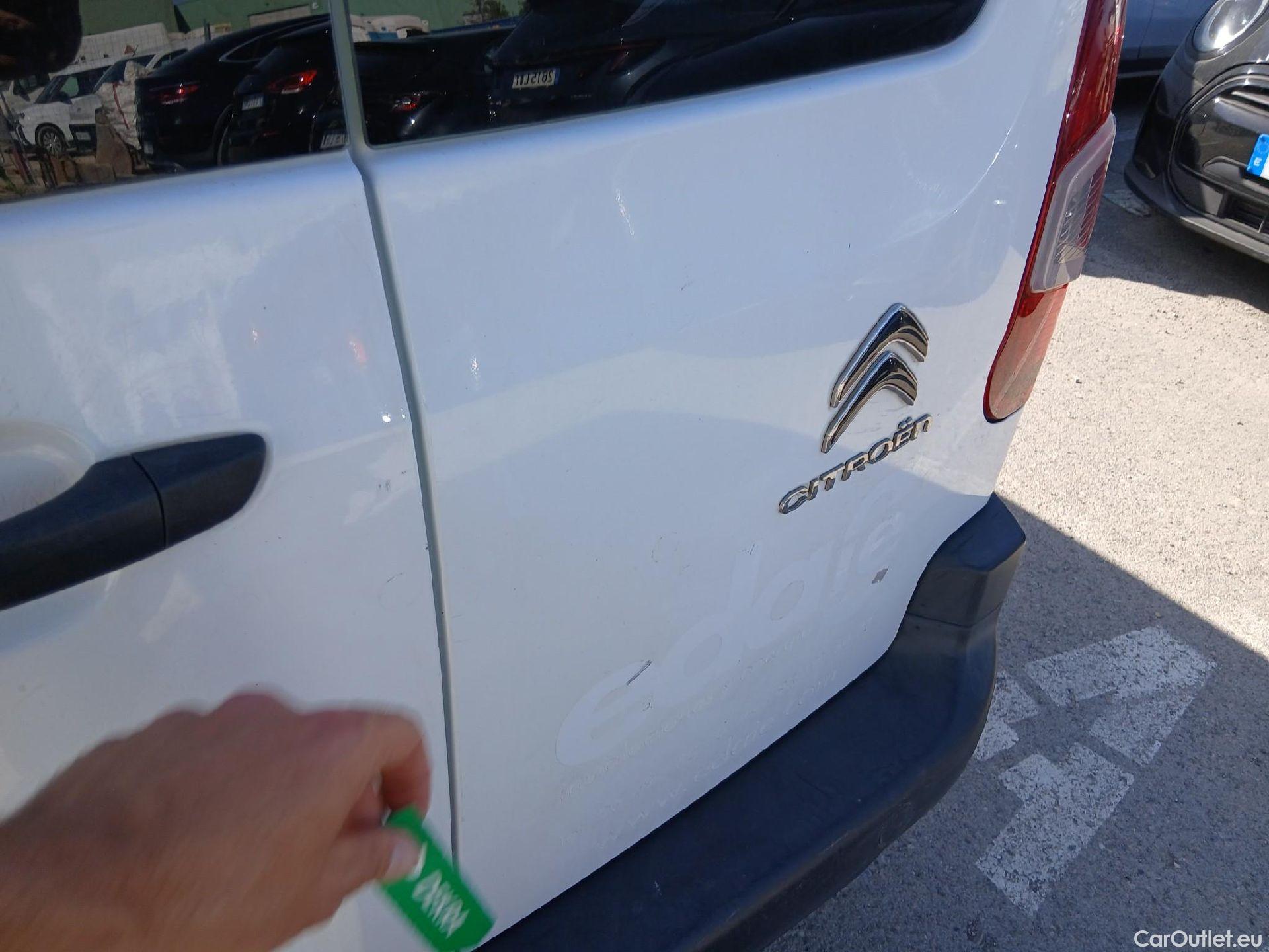  Citroen  Berlingo CITROEN  / 2018 / 4P / combi Talla M BlueHDi 100 LIVE (AC) #13