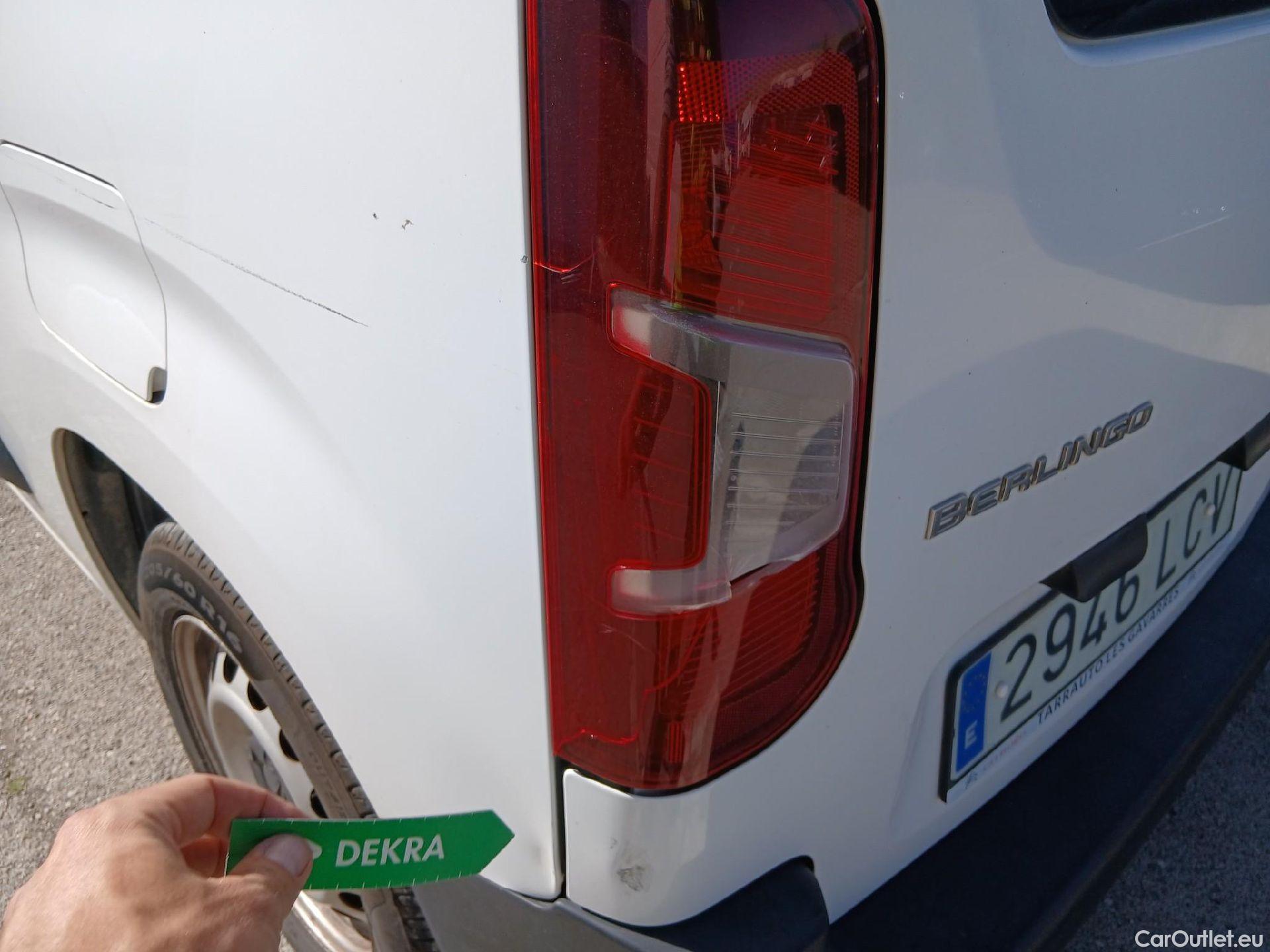  Citroen  Berlingo CITROEN  / 2018 / 4P / combi Talla M BlueHDi 100 LIVE (AC) #12