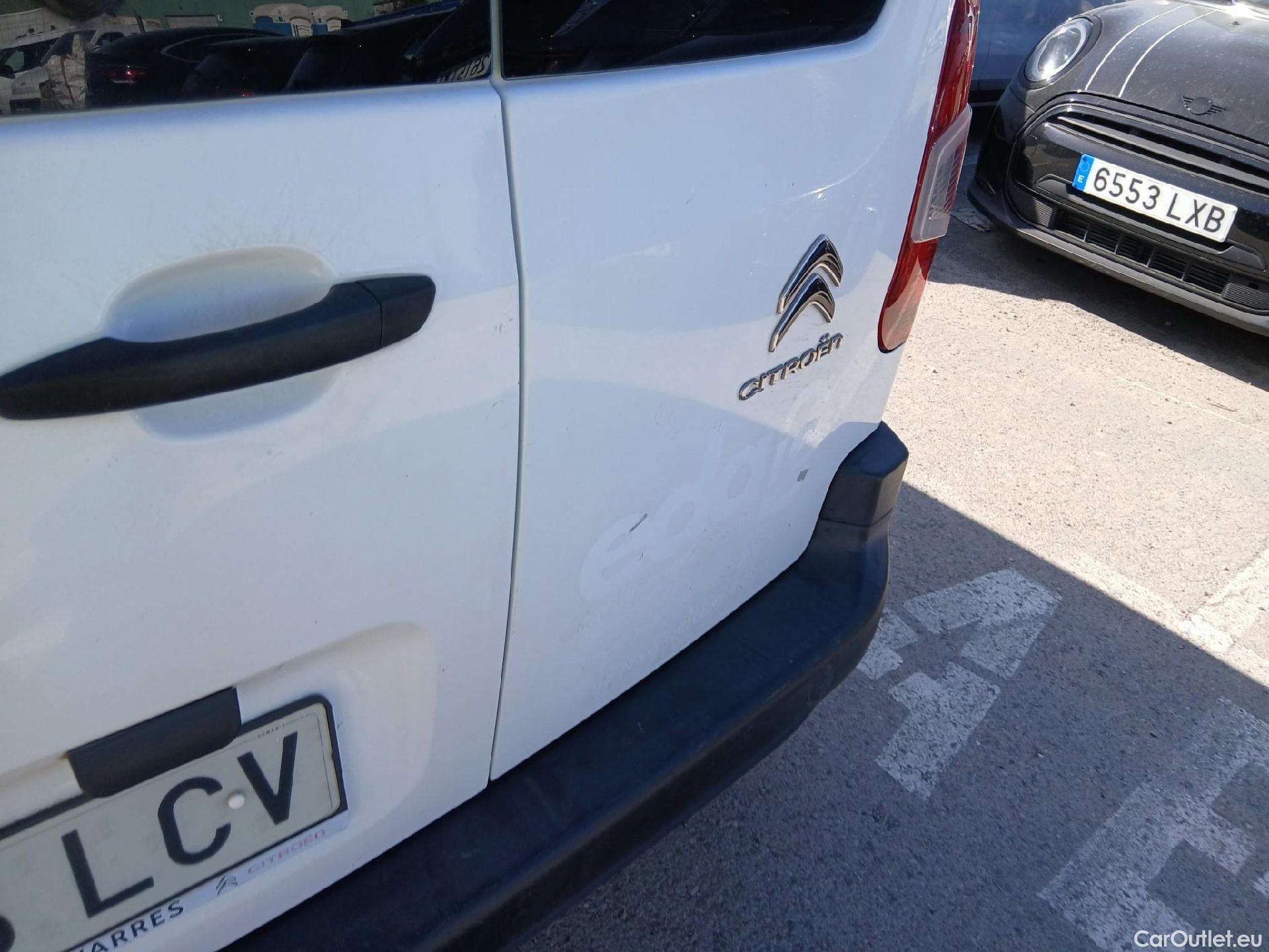  Citroen  Berlingo CITROEN  / 2018 / 4P / combi Talla M BlueHDi 100 LIVE (AC) #16