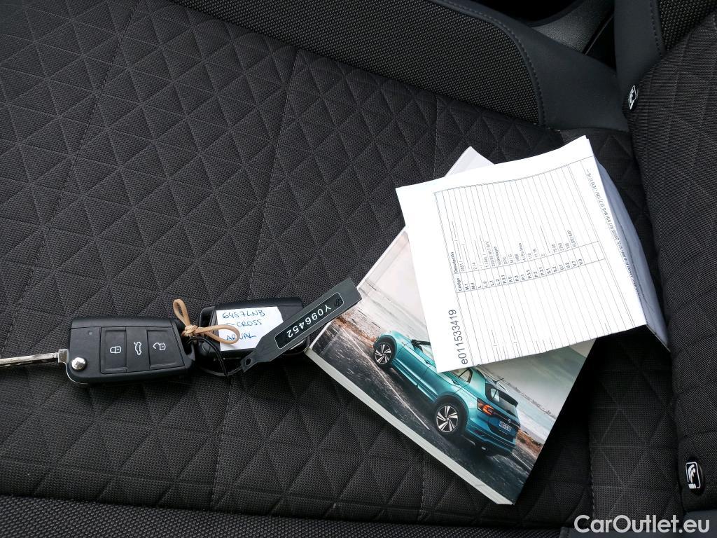  Volkswagen  T-CROSS VOLKSWAGEN  / 2018 / 5P / todoterreno Sport 1.5 TSI 110kW (150CV) DSG #17