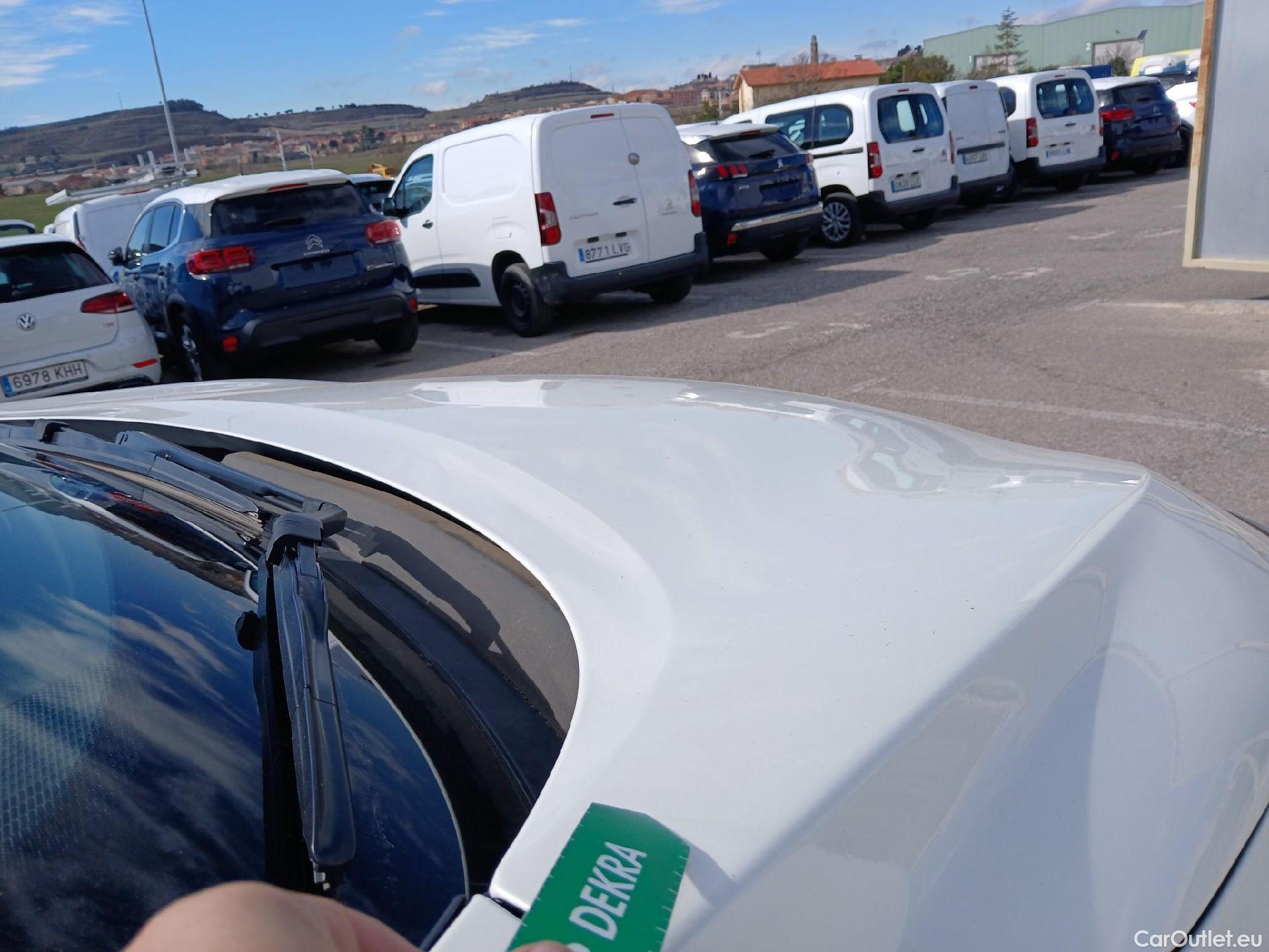  Nissan  Qashqai NISSAN  / 2021 / 5P / todoterreno DIG-T 116kW (158CV) mHEV Xtronic Acenta (AC2) #28