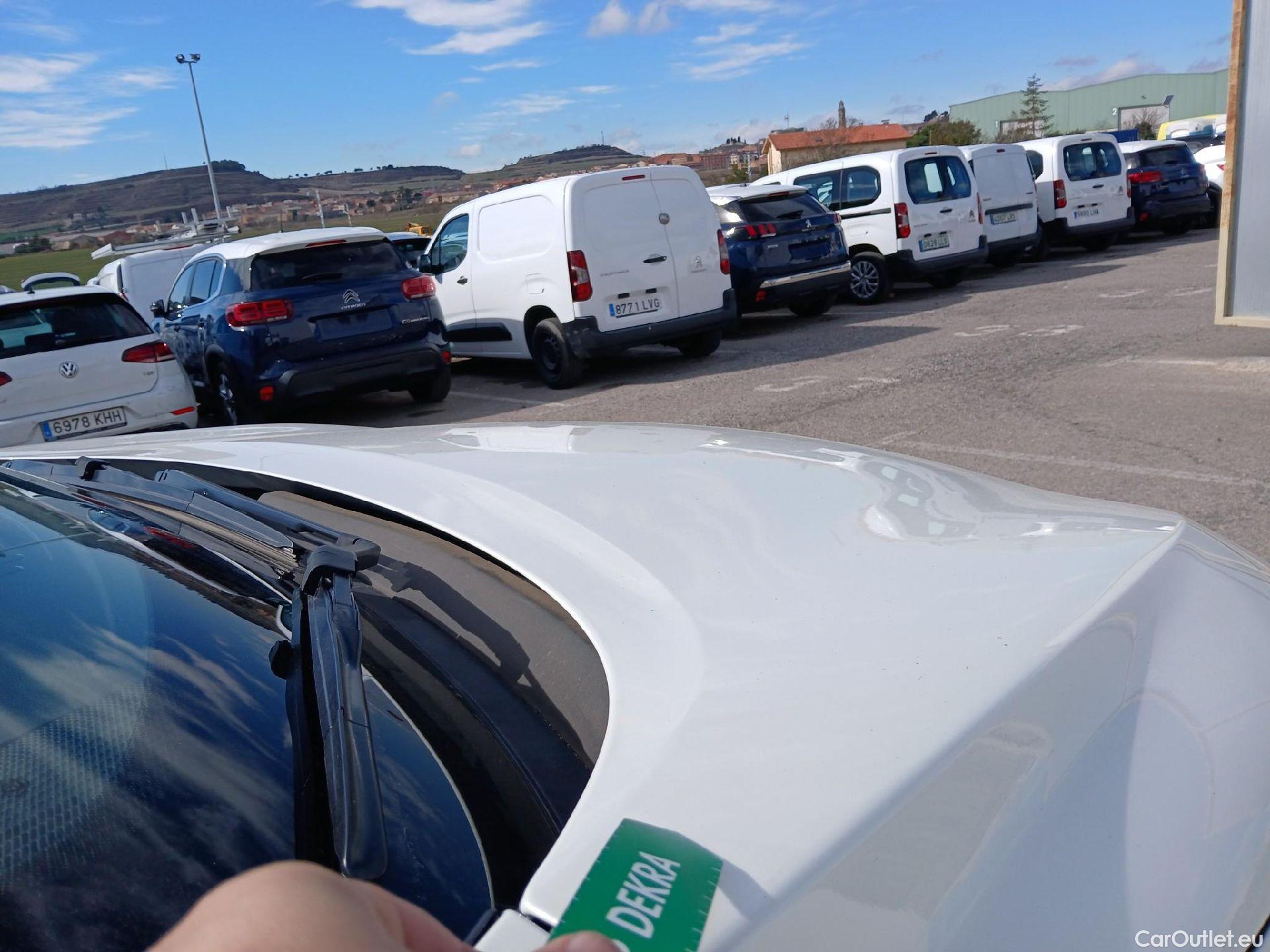  Nissan  Qashqai NISSAN  / 2021 / 5P / todoterreno DIG-T 116kW (158CV) mHEV Xtronic Acenta (AC2) #29