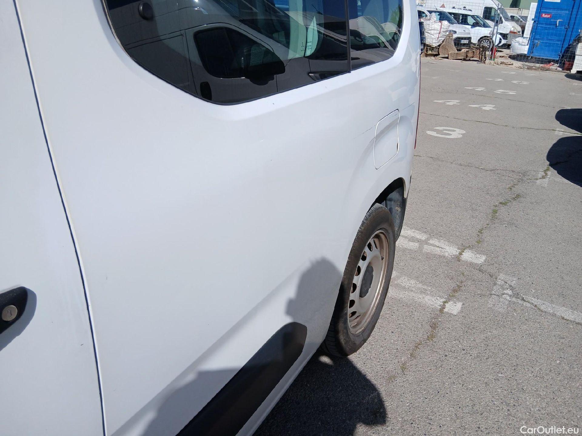  Citroen  Berlingo CITROEN  / 2018 / 4P / combi Talla M BlueHDi 100 LIVE (AC) #8