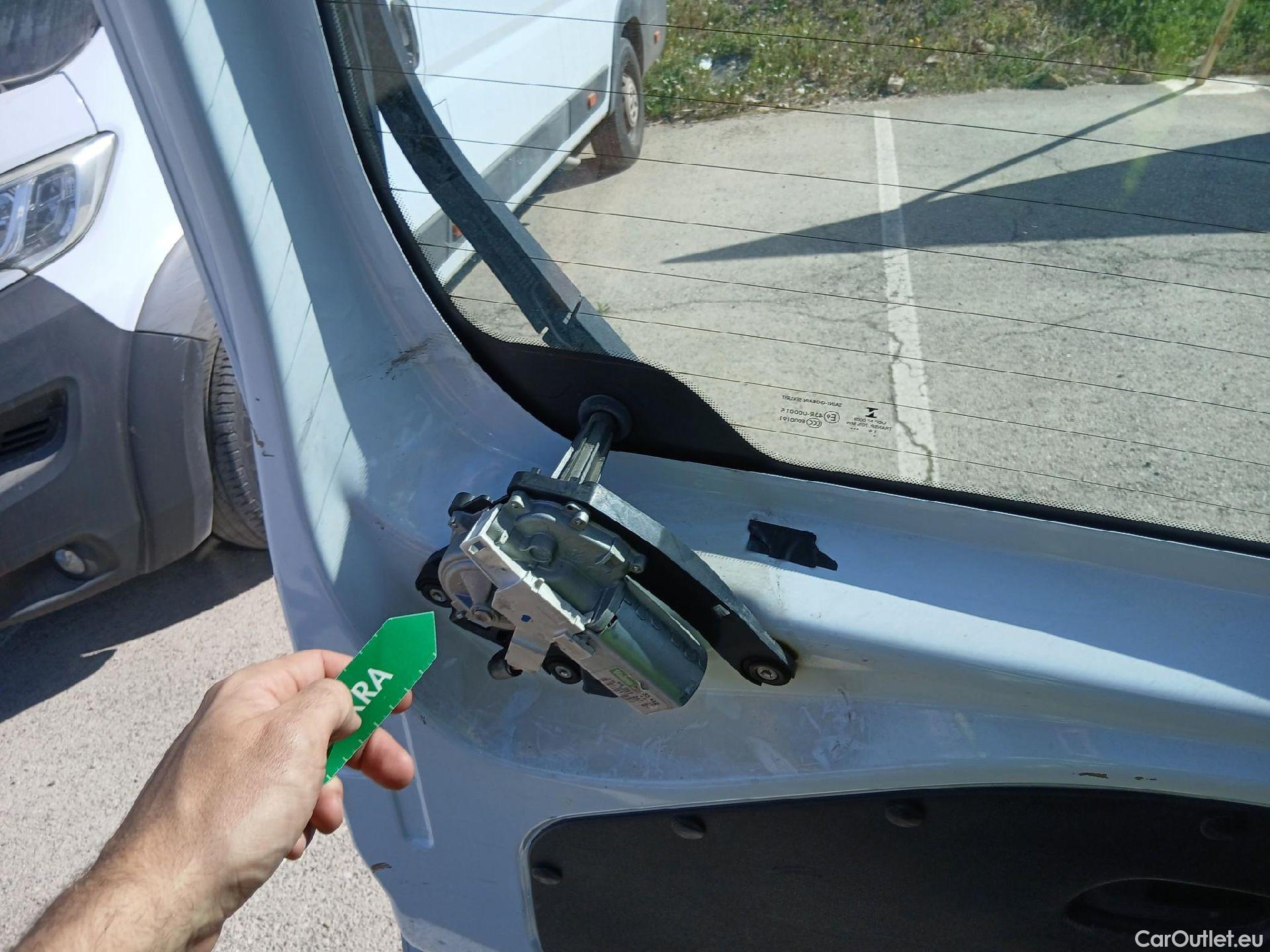  Citroen  Berlingo CITROEN  / 2018 / 4P / combi Talla M BlueHDi 100 LIVE (AC) #28