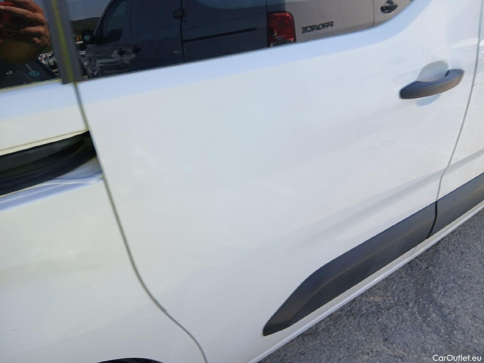  Citroen  Berlingo CITROEN  / 2018 / 4P / combi Talla M BlueHDi 100 LIVE (AC) #19