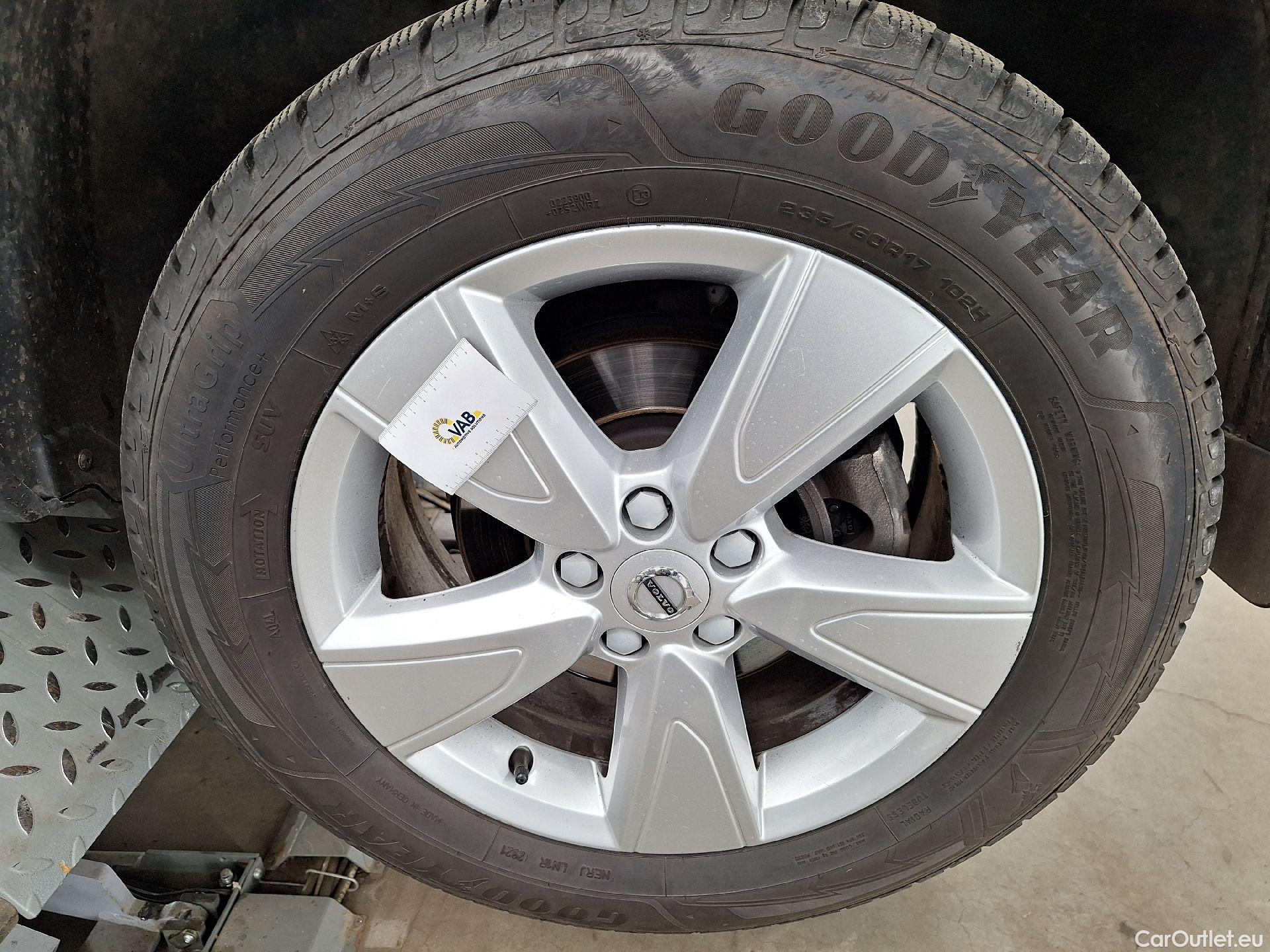  Volvo  XC 40 Volvo, XC40 '17, Volvo XC40 T2 Momentum Core 5d #51