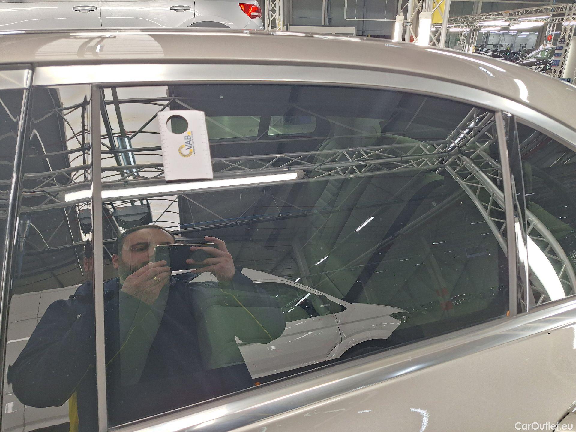  Mercedes  E-Klasse Mercedes, E-Class FL'20 PHEV, Mercedes-Benz  Berline E 300 de 4MATIC Bus #8