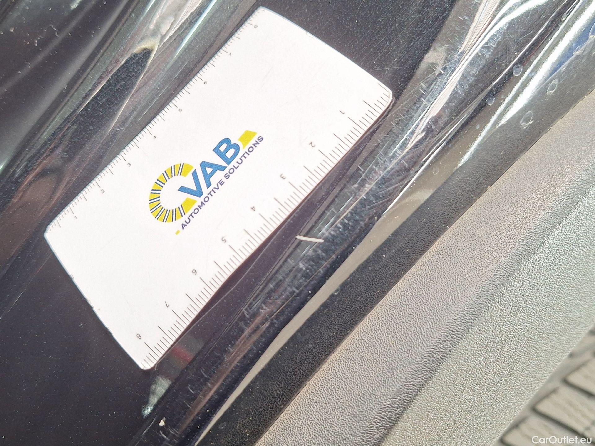  Volvo  XC 40 Volvo, XC40 '17, Volvo XC40 T2 Momentum Core 5d #23