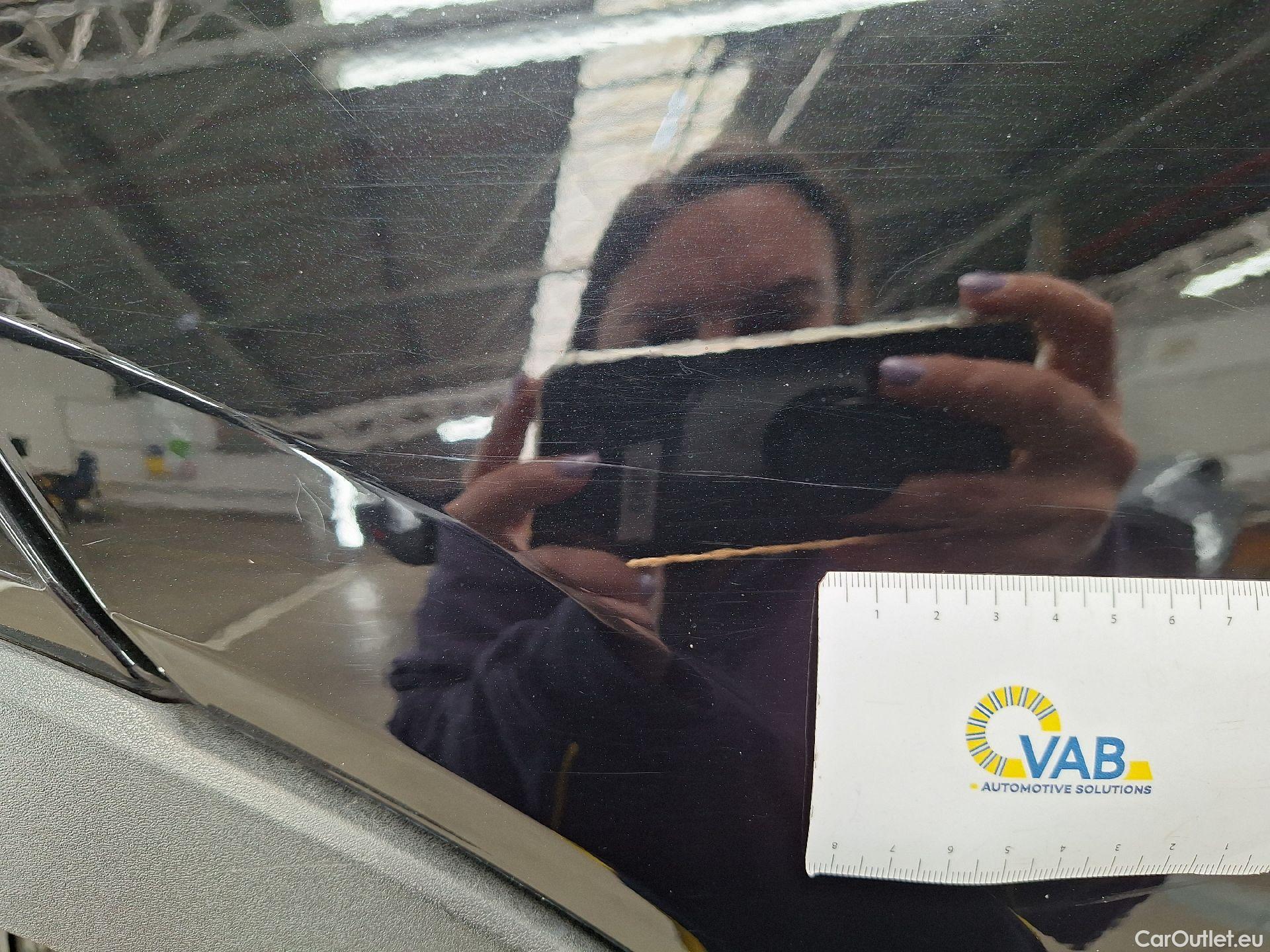  Volvo  XC 40 Volvo, XC40 '17, Volvo XC40 T2 Momentum Core 5d #44