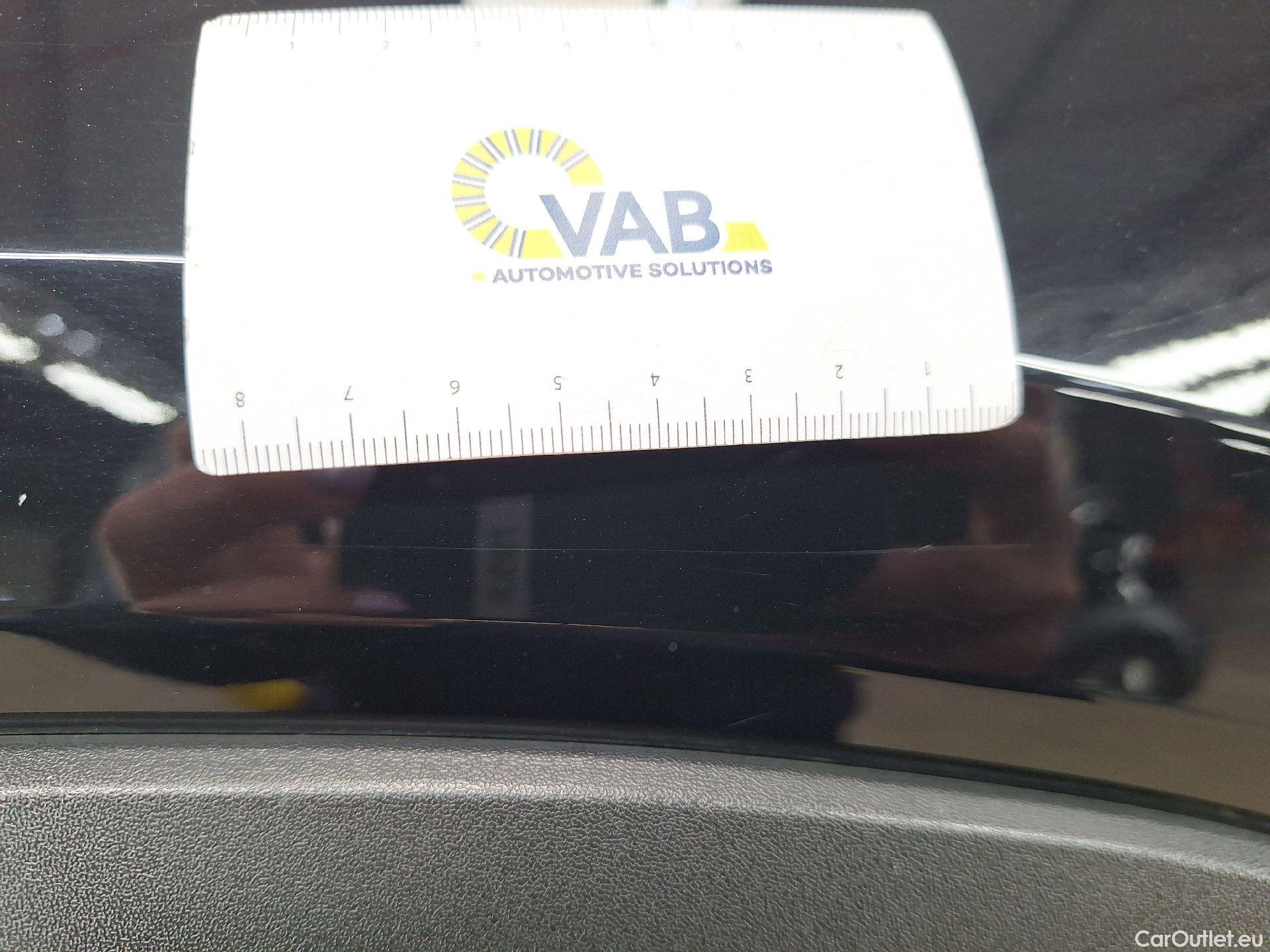  Volvo  XC 40 Volvo, XC40 '17, Volvo XC40 T2 Momentum Core 5d #7