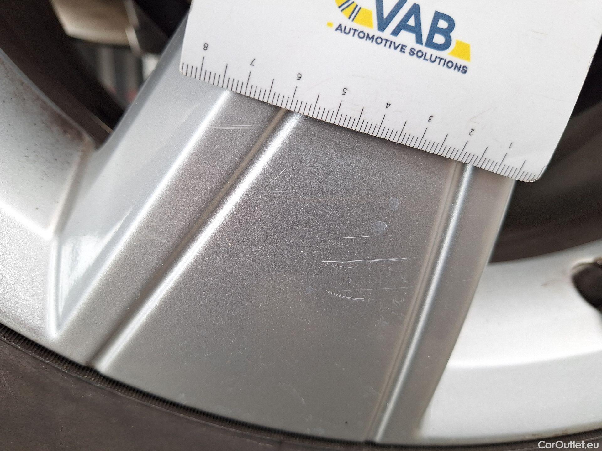  Volvo  XC 40 Volvo, XC40 '17, Volvo XC40 T2 Momentum Core 5d #40