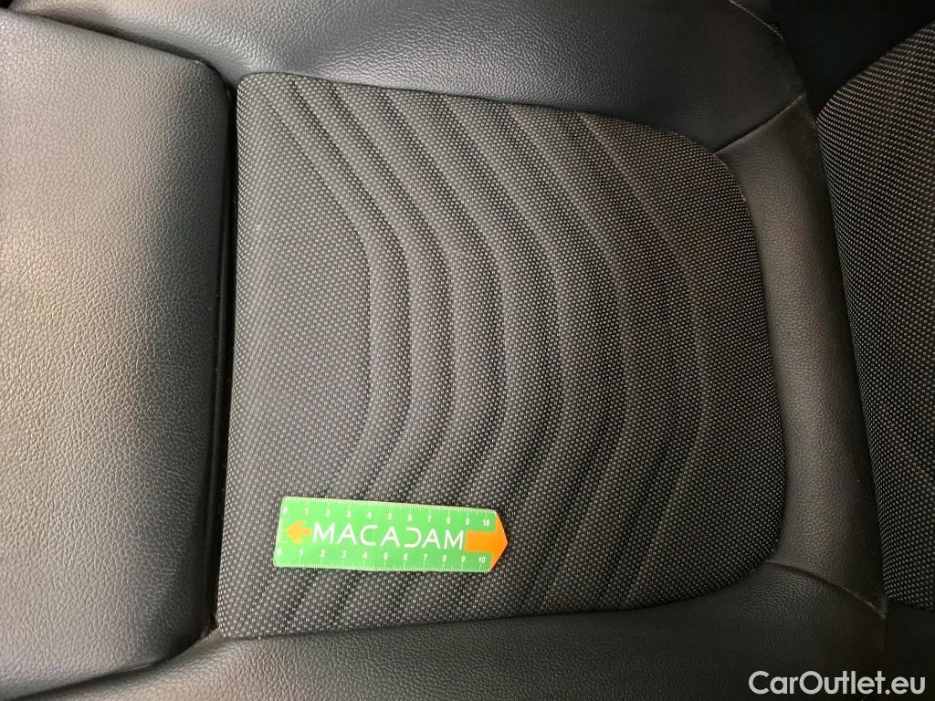  Mercedes  A-Klasse MERCEDES-BENZ Classe A Compact / 2018 / 5P / Berline A 180 Business Line 7G-DCT #44