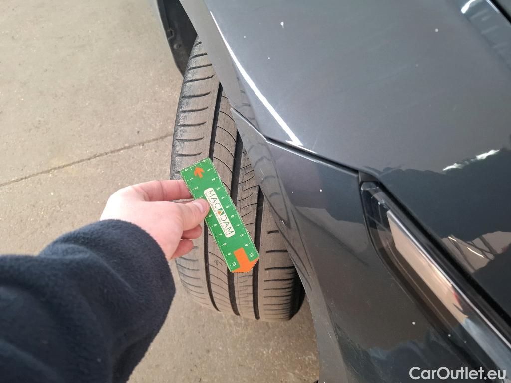  Volkswagen  Golf  VOLKSWAGEN / 2020 / 5P / Berline 1.5 eTSI OPF 150 DSG7 Life 1st #3