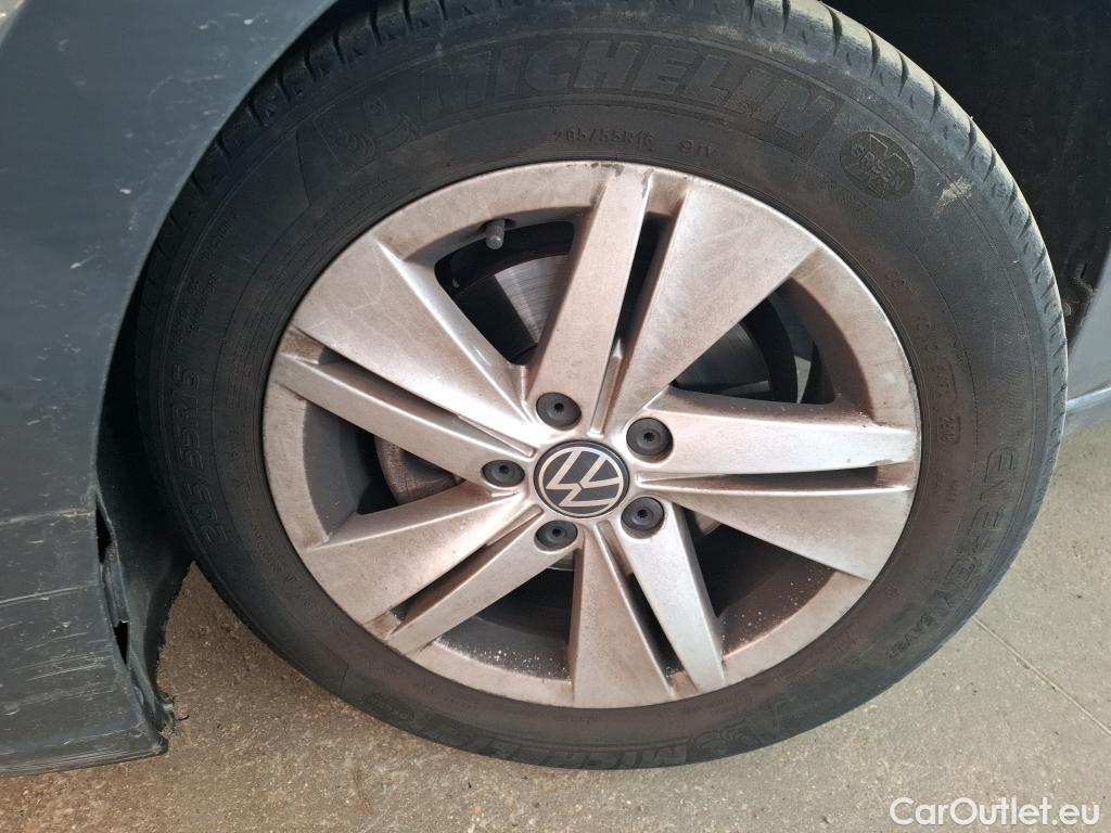  Volkswagen  Golf  VOLKSWAGEN / 2020 / 5P / Berline 1.5 eTSI OPF 150 DSG7 Life 1st #37