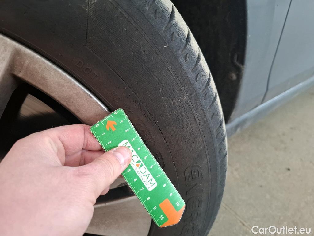  Volkswagen  Golf  VOLKSWAGEN / 2020 / 5P / Berline 1.5 eTSI OPF 150 DSG7 Life 1st #32