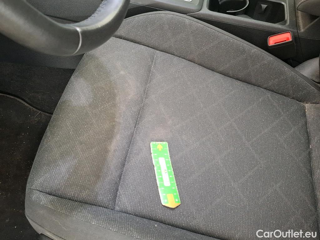  Volkswagen  Golf  VOLKSWAGEN / 2020 / 5P / Berline 1.5 eTSI OPF 150 DSG7 Life 1st #64