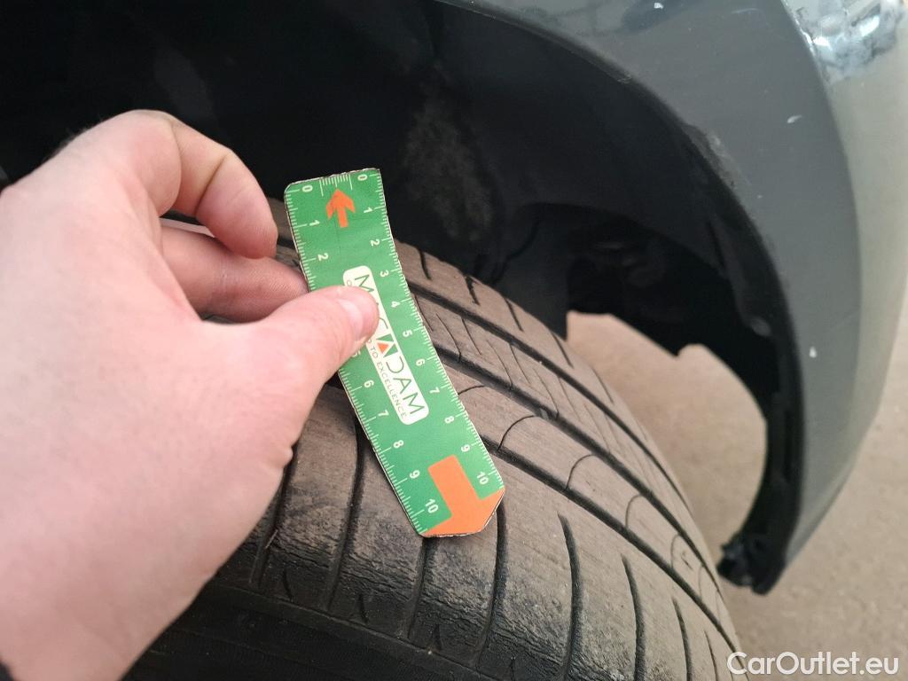  Volkswagen  Golf  VOLKSWAGEN / 2020 / 5P / Berline 1.5 eTSI OPF 150 DSG7 Life 1st #58