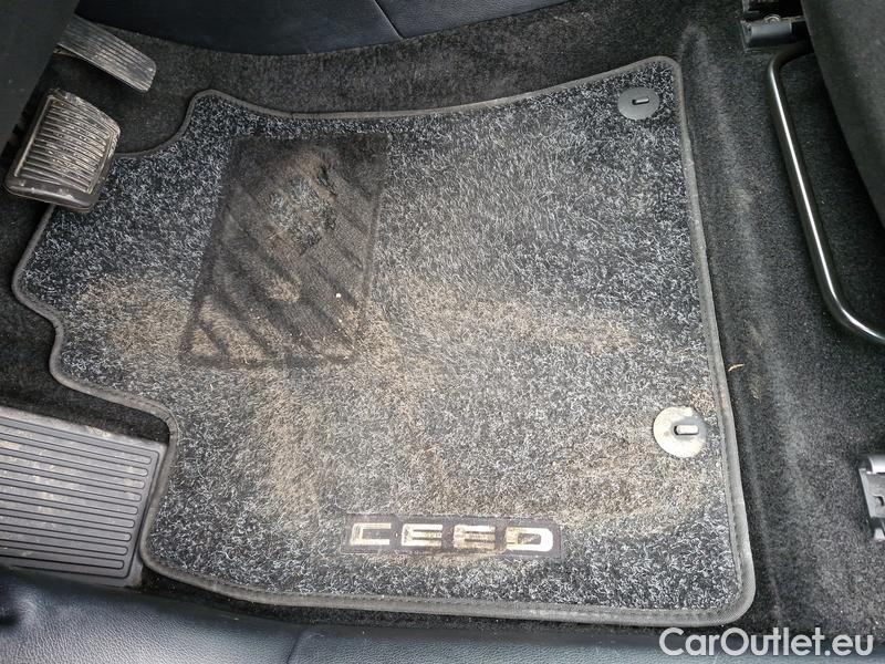  KIA  Cee'd Ceed  (CD) (2018->) Ceed SW 1.5 T-GDI 118 Top AT #2