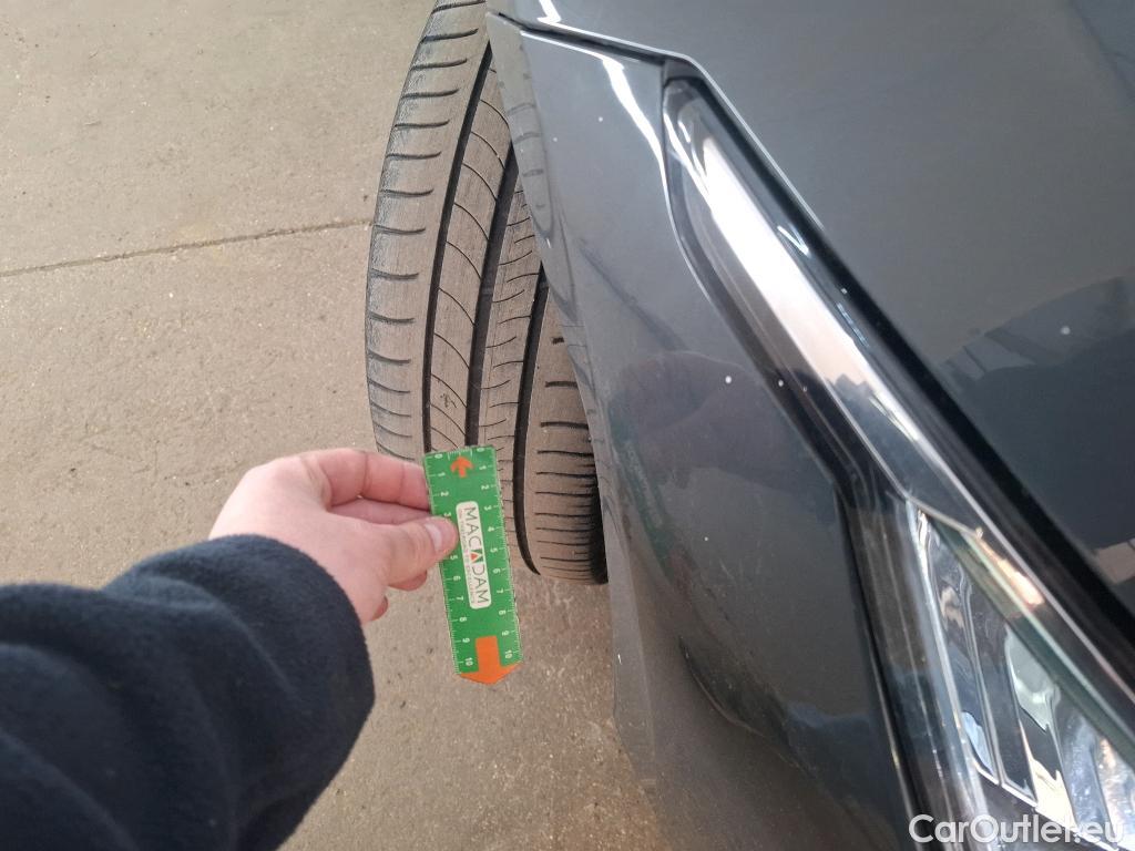  Volkswagen  Golf  VOLKSWAGEN / 2020 / 5P / Berline 1.5 eTSI OPF 150 DSG7 Life 1st #4