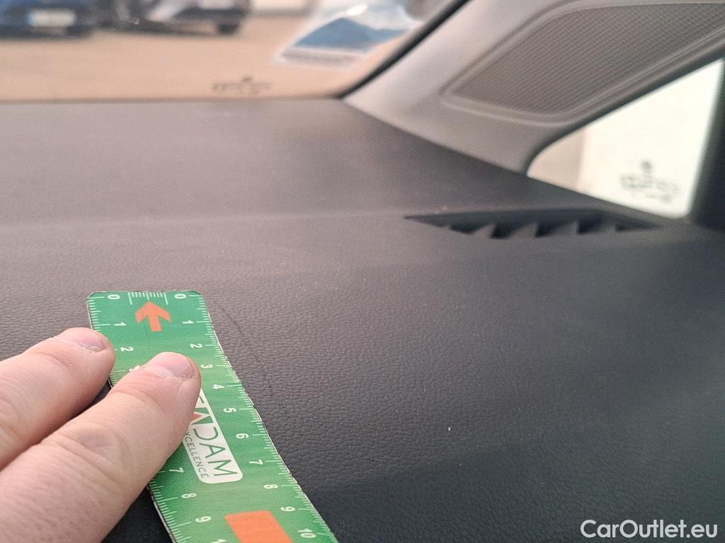  Volkswagen  Golf  VOLKSWAGEN / 2020 / 5P / Berline 1.5 eTSI OPF 150 DSG7 Life 1st #16