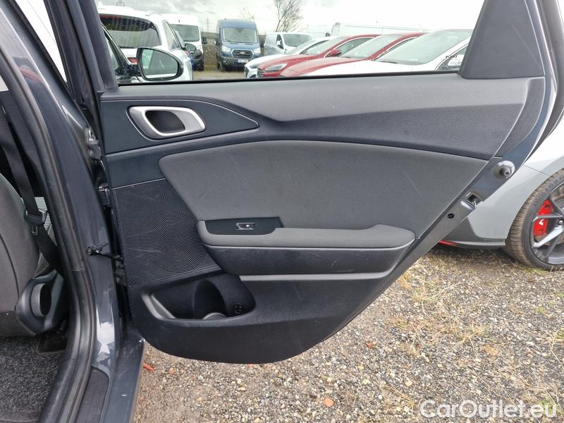  KIA  Cee'd Ceed  (CD) (2018->) Ceed SW 1.5 T-GDI 118 Top AT #16