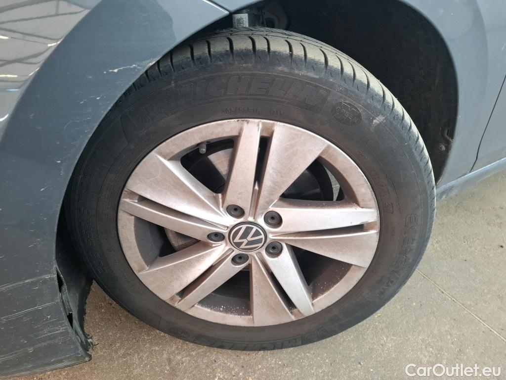  Volkswagen  Golf  VOLKSWAGEN / 2020 / 5P / Berline 1.5 eTSI OPF 150 DSG7 Life 1st #36