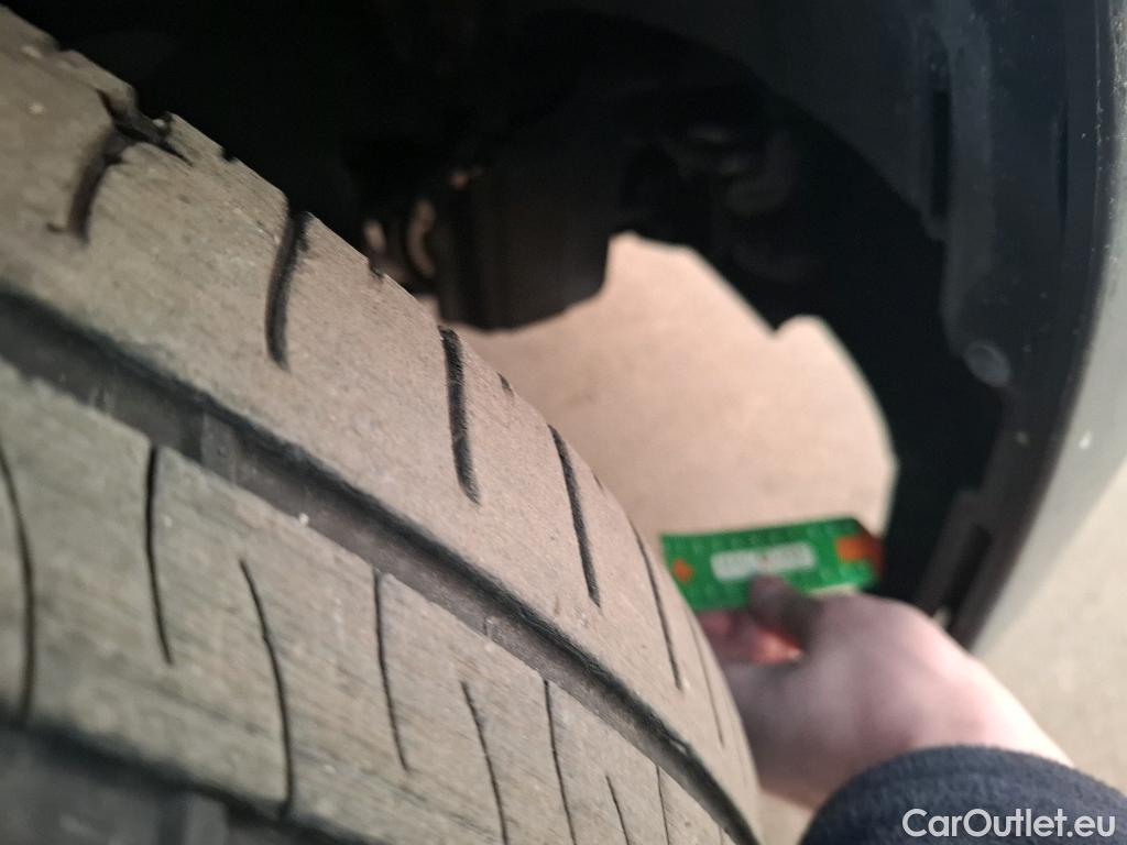  Volkswagen  Golf  VOLKSWAGEN / 2020 / 5P / Berline 1.5 eTSI OPF 150 DSG7 Life 1st #28