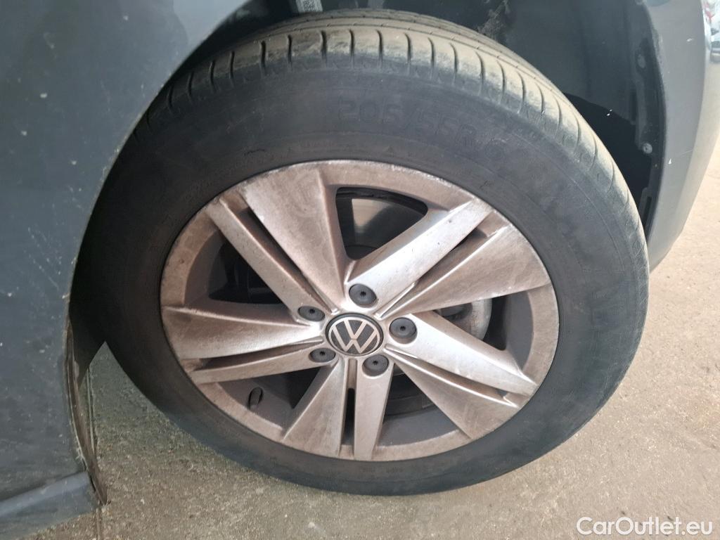  Volkswagen  Golf  VOLKSWAGEN / 2020 / 5P / Berline 1.5 eTSI OPF 150 DSG7 Life 1st #34