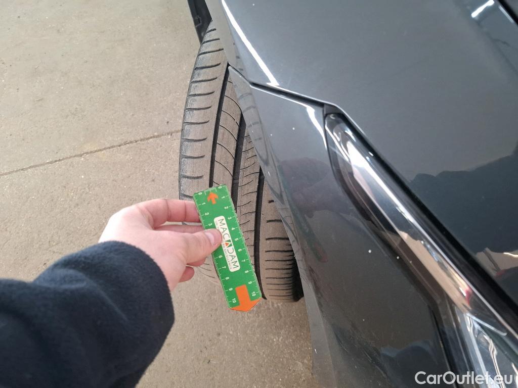  Volkswagen  Golf  VOLKSWAGEN / 2020 / 5P / Berline 1.5 eTSI OPF 150 DSG7 Life 1st #2