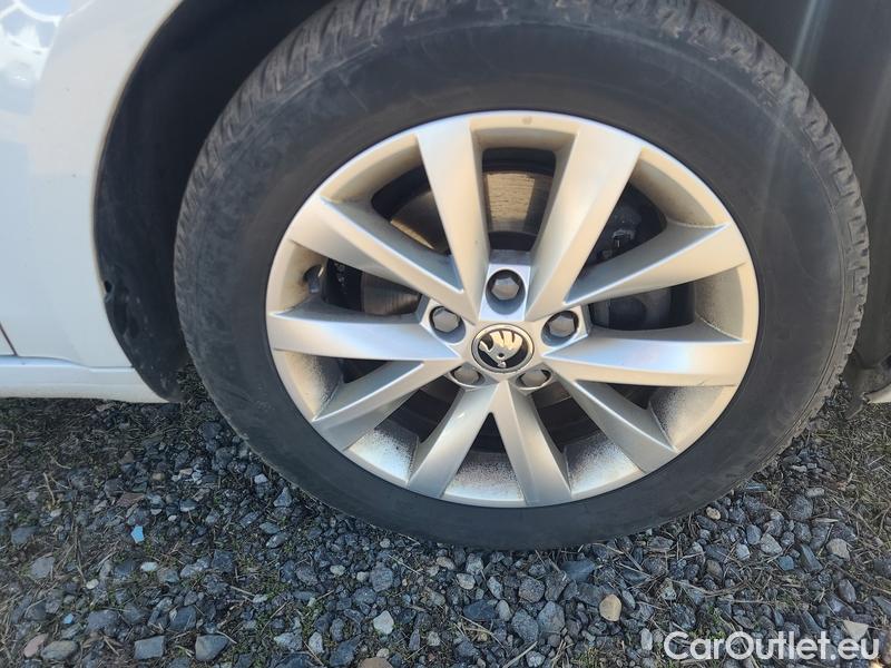  Skoda  Octavia  Combi  (5E5)(03.2017->)  Com TDI 110 Style AT #29
