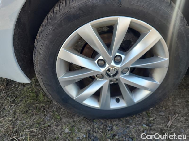  Skoda  Octavia  Combi  (5E5)(03.2017->)  Com TDI 110 Style AT #25