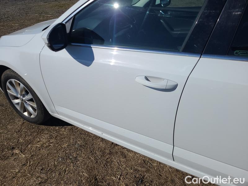  Skoda  Octavia  Combi  (5E5)(03.2017->)  Com TDI 110 Style AT #5