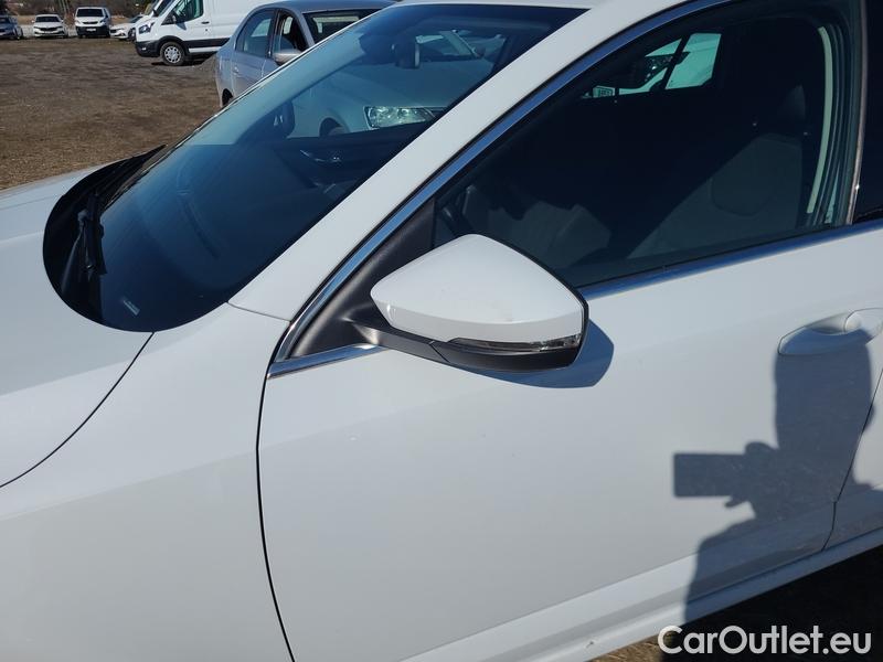  Skoda  Octavia  Combi  (5E5)(03.2017->)  Com TDI 110 Style AT #4