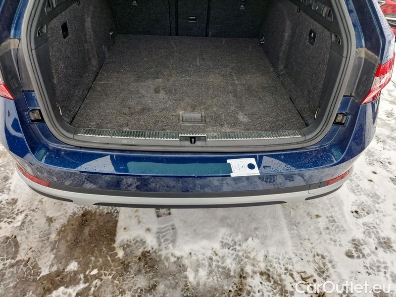  Skoda  Superb  Combi (3V5)(2015) Su.c.2.0TDI 147 Scout 4x4 Aut #14