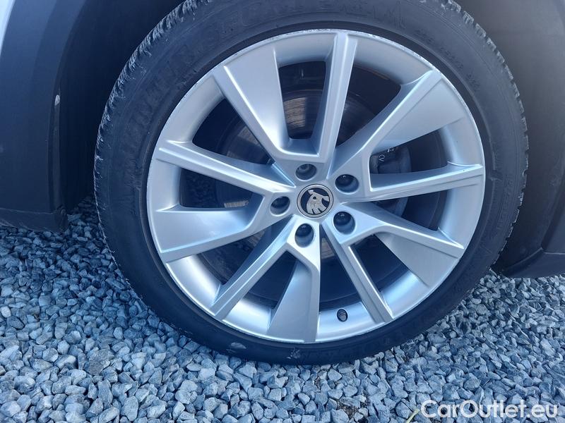  Skoda  Superb  Combi (3V5)(2015) Su.c.2.0TDI 147 Scout 4x4 Aut #4