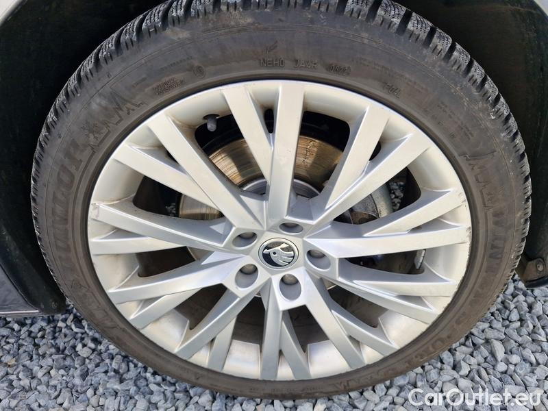  Skoda  Superb  (3V3)(2015) Supe.2.0TDI 147 Style 4x4 Aut #16