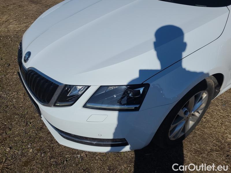  Skoda  Octavia  Combi  (5E5)(03.2017->)  Com TDI 110 Style AT #30
