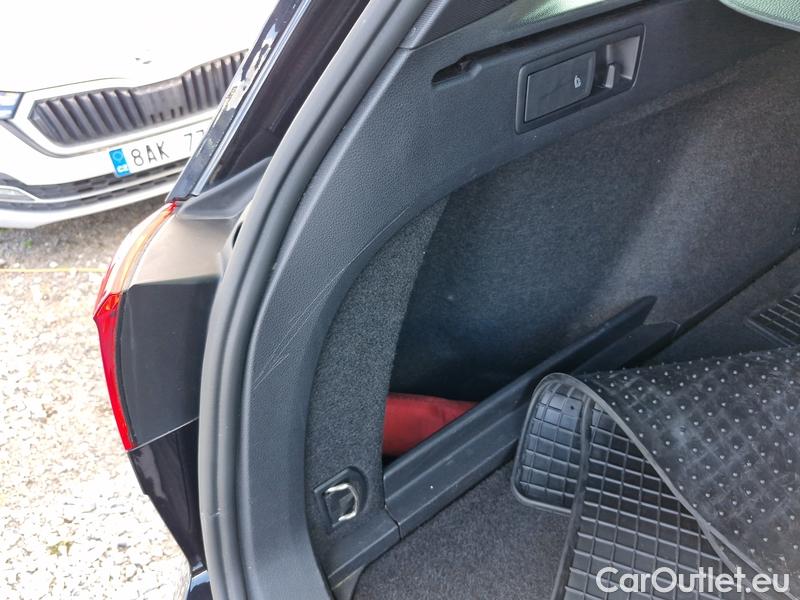  Volkswagen  Passat  Variant (CB5) (2019) Pas.Var.2.0TDI 110 Elegance AT #17