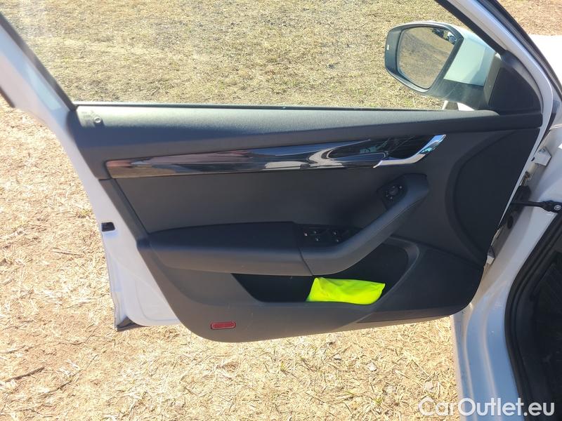  Skoda  Octavia  Combi  (5E5)(03.2017->)  Com TDI 110 Style AT #31