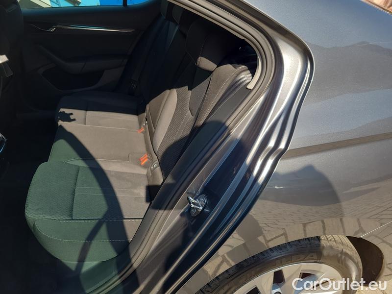  Skoda  Octavia  Lim. (NX3)(2020) Oct.1.5 e-TEC 110 Style AT #4