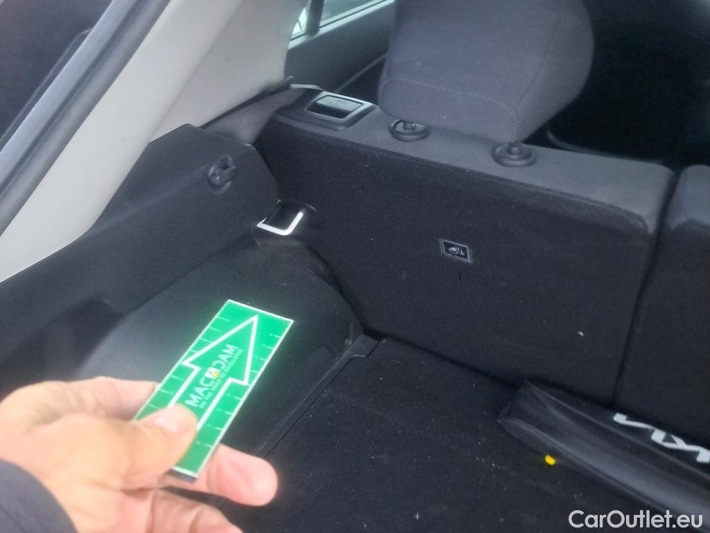  KIA  Niro KIA  / 2022 / 5P / crossover 1.6 GDi HEV 104kW (141CV) Concept #1