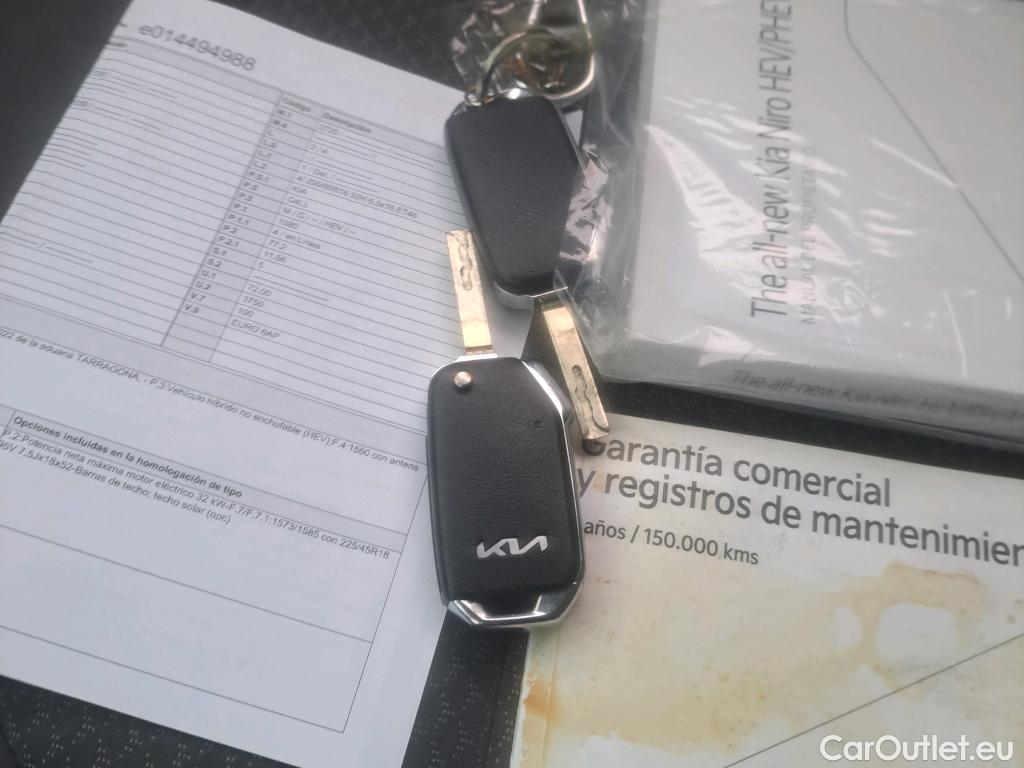  KIA  Niro KIA  / 2022 / 5P / crossover 1.6 GDi HEV 104kW (141CV) Concept #8