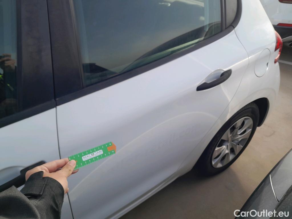  Peugeot  208 PEUGEOT  5p 1G berlina con portón 5P ACCESS 1.6 BlueHDi 55KW (75CV) #17