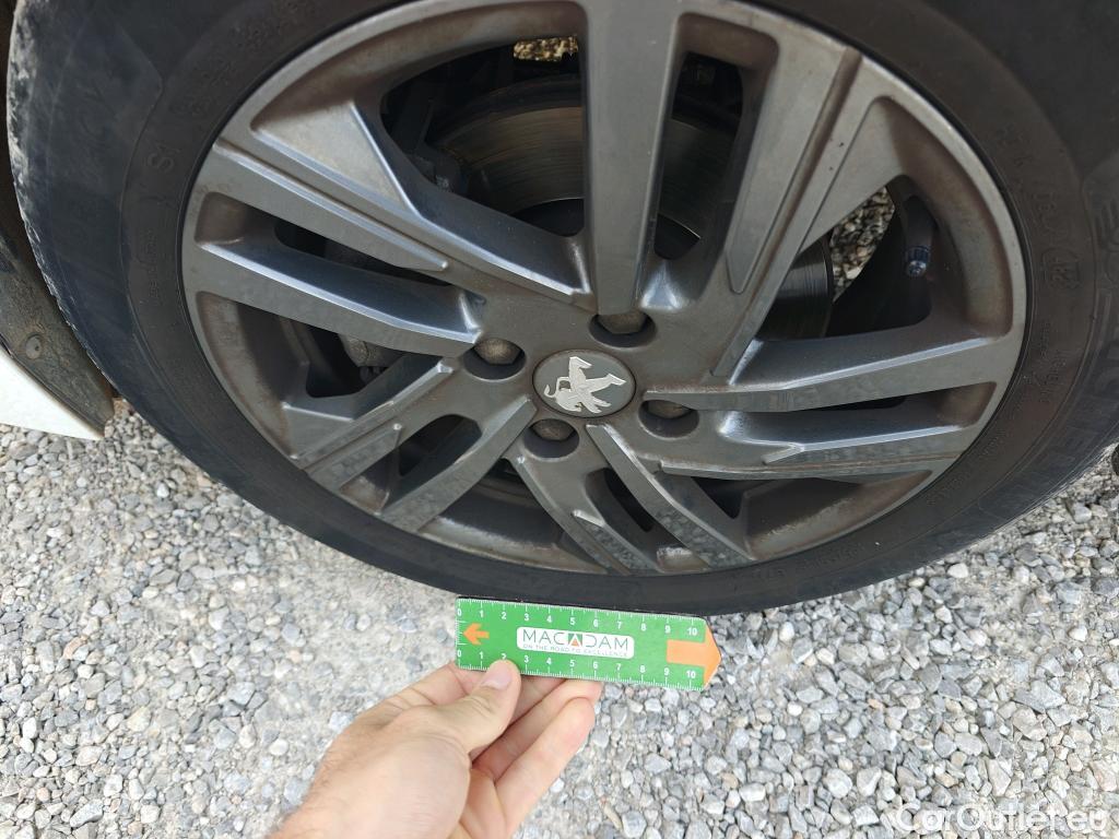  Peugeot  208 PEUGEOT  / 2019 / 5P / berlina con portón BlueHDi 73kW (100CV) Active Pack #54