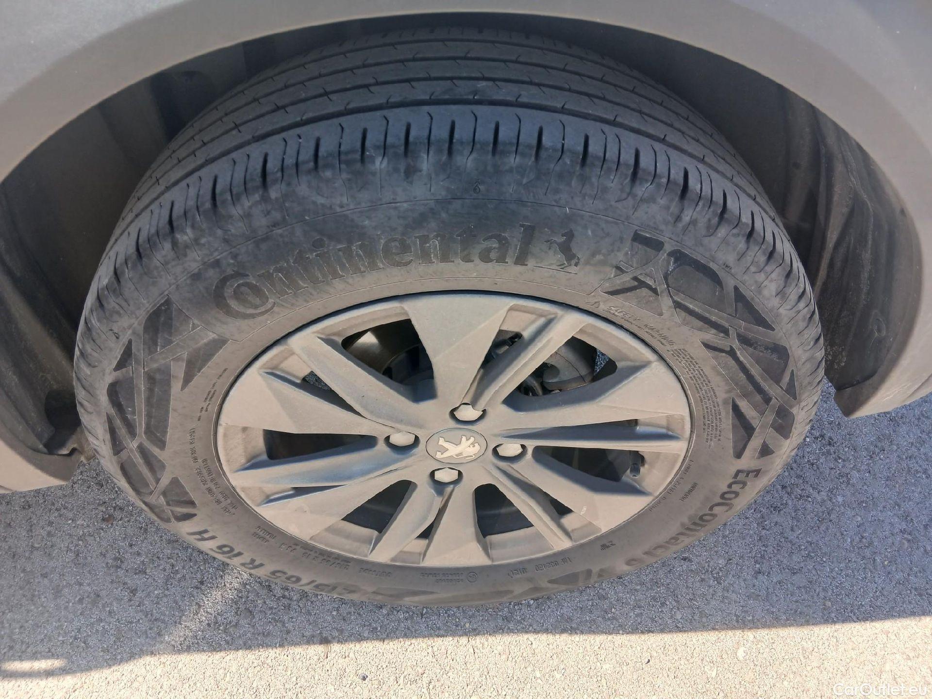  Peugeot  2008 PEUGEOT  / 2019 / 5P / todoterreno Active Pack BlueHDI 81kW (110CV) #3