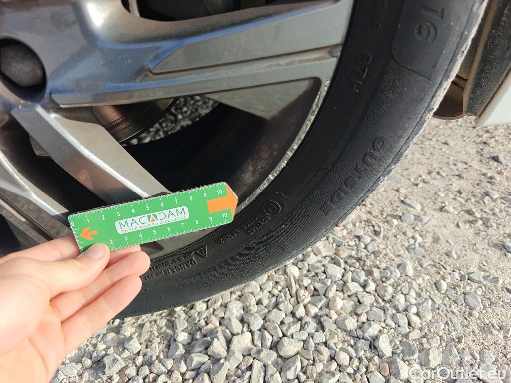  Peugeot  208 PEUGEOT  / 2019 / 5P / berlina con portón BlueHDi 73kW (100CV) Active Pack #23