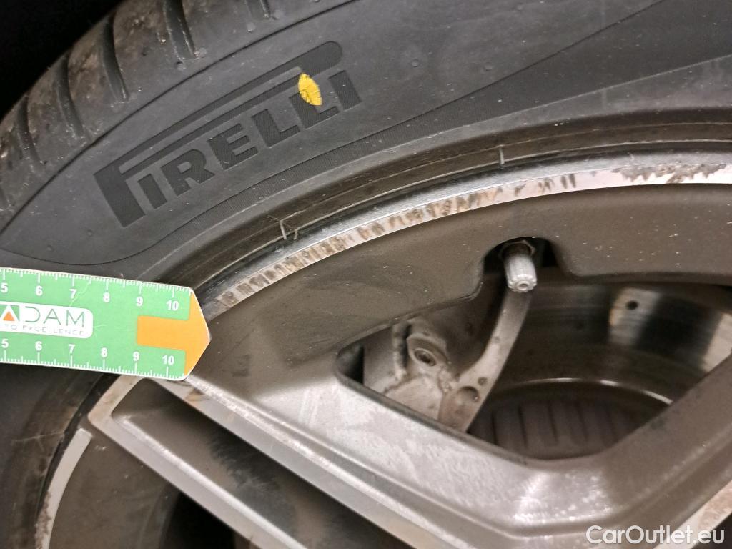  Mercedes  C-Klasse MERCEDES-BENZ Clase C / 2018 / 4P / sedán C 220 d #4