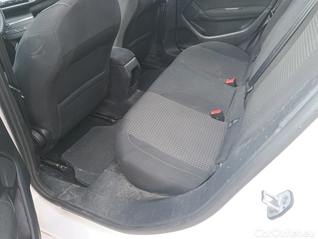  Peugeot  308 PEUGEOT  / 2017 / 5P / berlina con portón 5p Active Pack BlueHDi 130 S&S (AC) #28