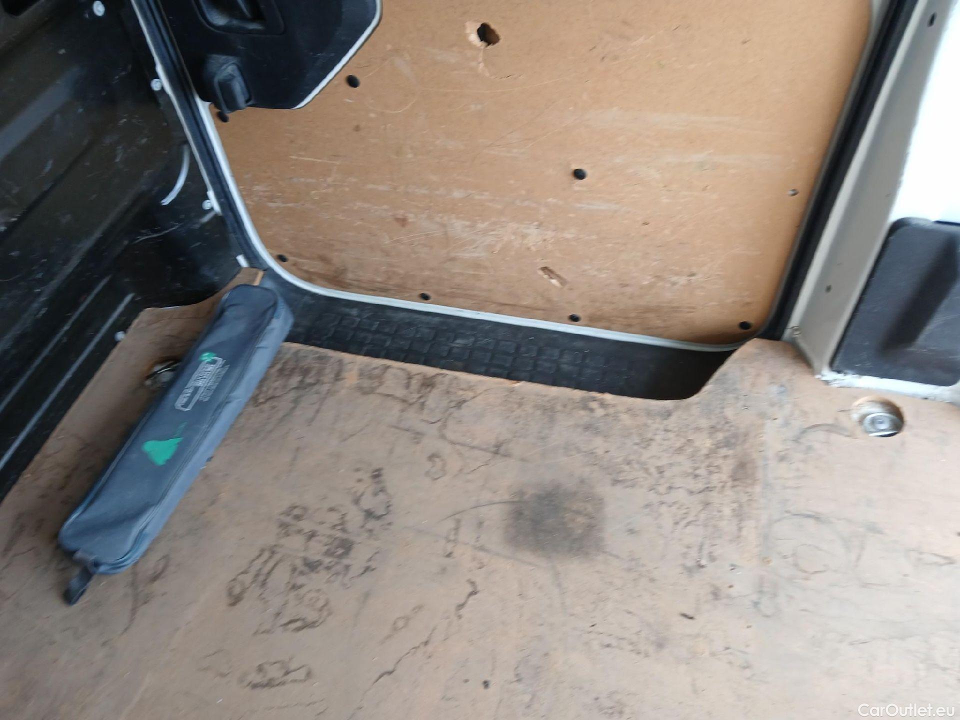  Citroen  Jumpy CITROEN  VU 4P 3G FURGÓN Talla M BlueHDi 90KW (120CV) 6v Confort #18